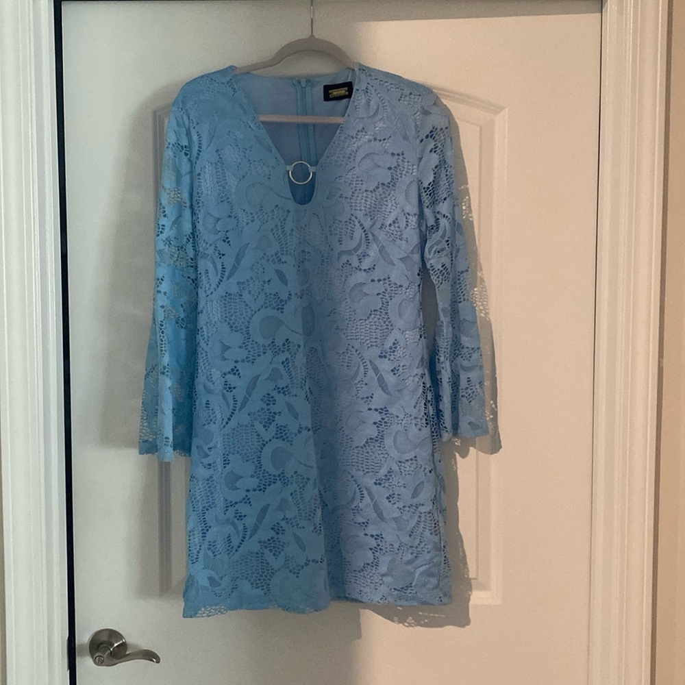 Alexa Admor Size 6
Powder Blue Nylon, with lining
Worn once